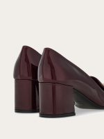 Pump with Gancini ornament - Image 7